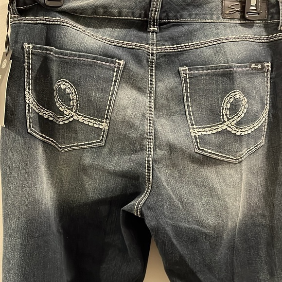 Seven7 Luxe Women’s Jeans size 18. Tulip shape leg NWT - Picture 5 of 8